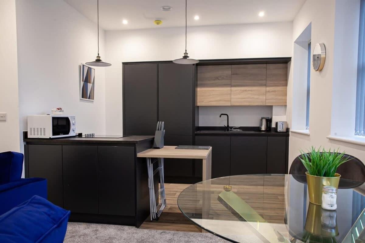 Lovely Open Plan 1 Bedroom Apartment In Болтън Екстериор снимка